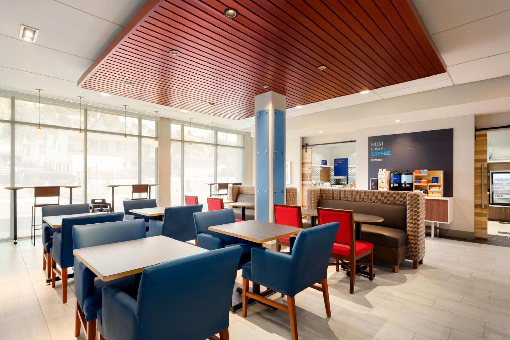 Holiday Inn Express & Suites Hayward - Castro Valley By Ihg Екстер'єр фото
