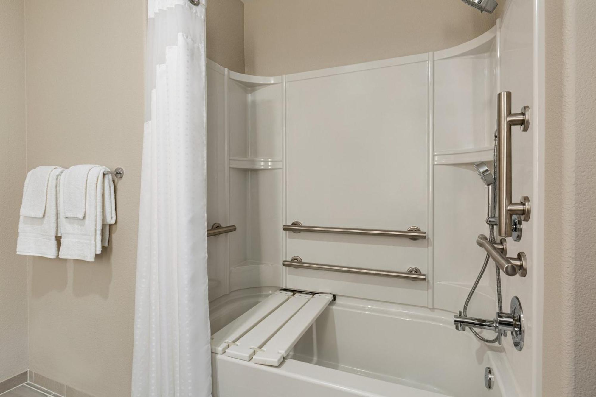 Holiday Inn Express & Suites Hayward - Castro Valley By Ihg Екстер'єр фото