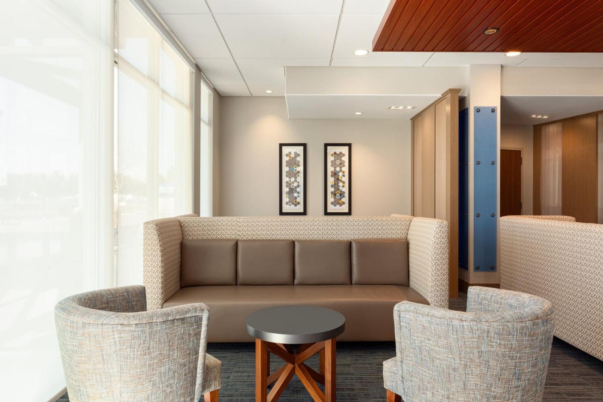 Holiday Inn Express & Suites Hayward - Castro Valley By Ihg Екстер'єр фото