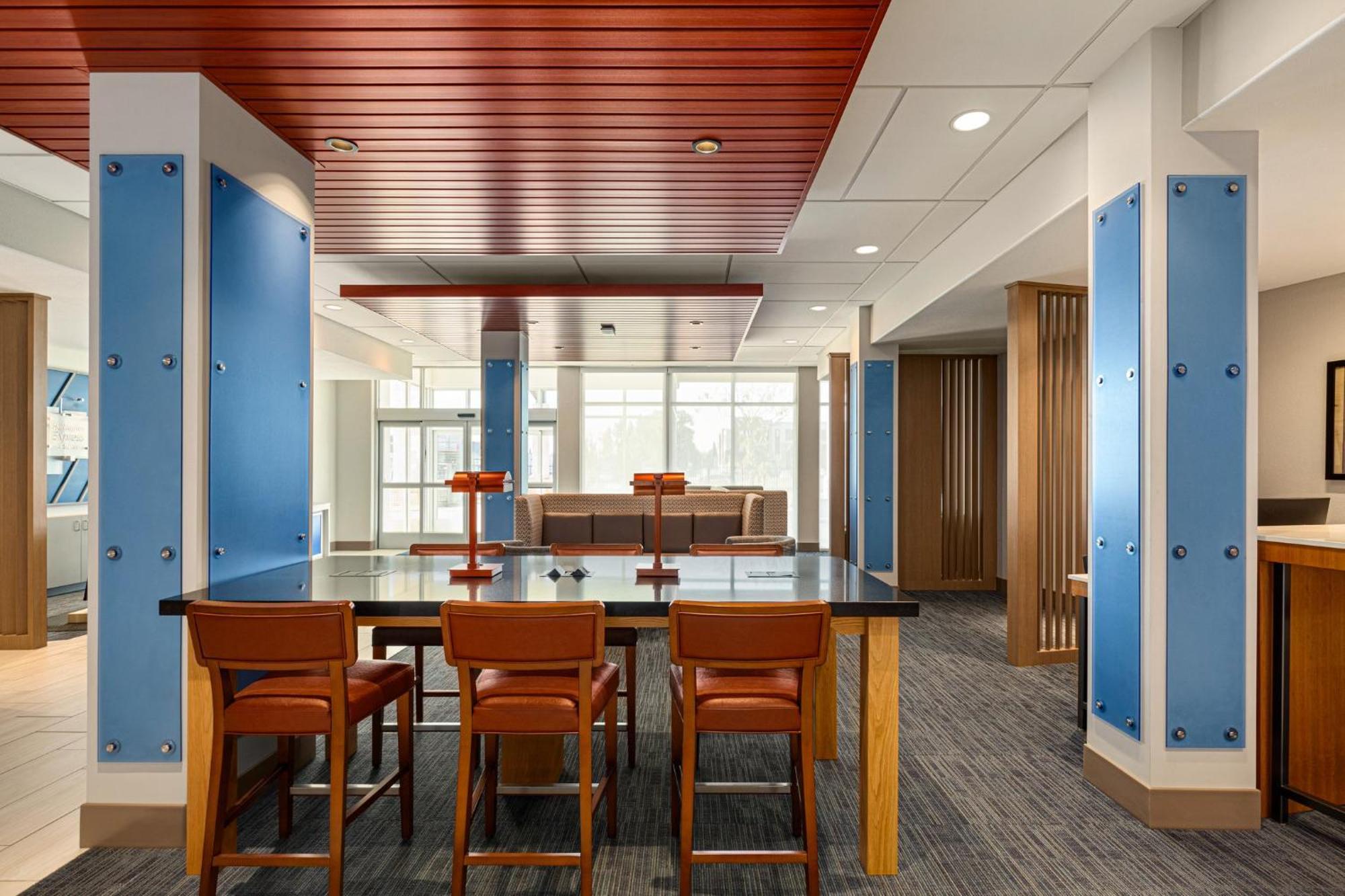 Holiday Inn Express & Suites Hayward - Castro Valley By Ihg Екстер'єр фото